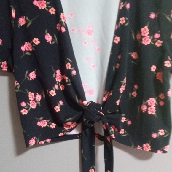 Victoria Secret "Pink" Women's Floral Tie-Front Short Sleeve Top Size XL - Picture 2 of 6